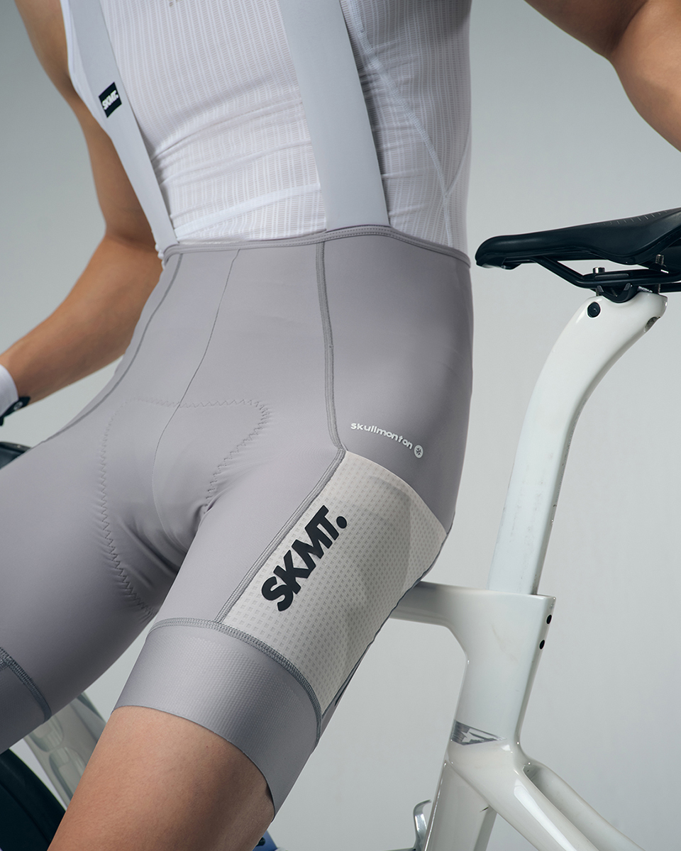 MENS BIB SHORTS MOTION UTILITY – ULTIMATE GREY
